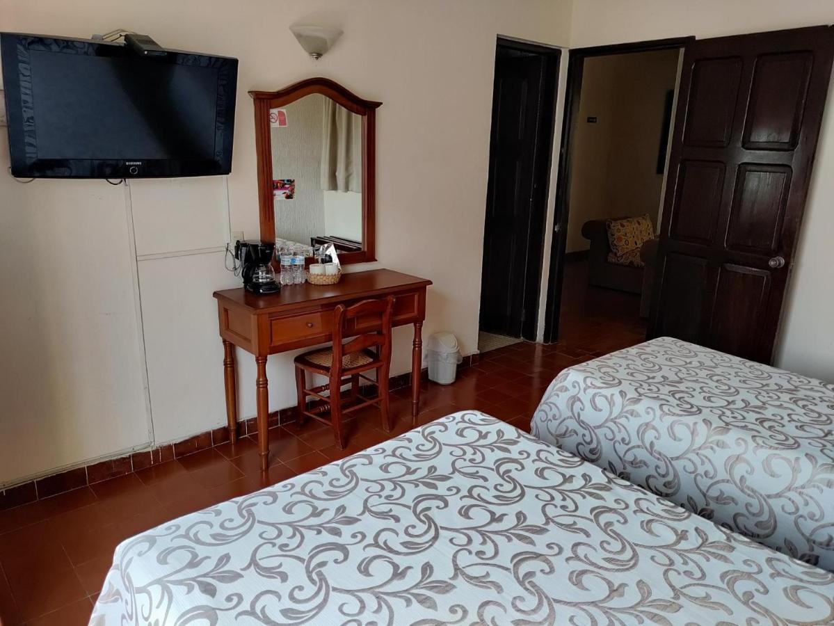 Hotel Posada Dona Lala ตลาโคตาลปัน ภายนอก รูปภาพ