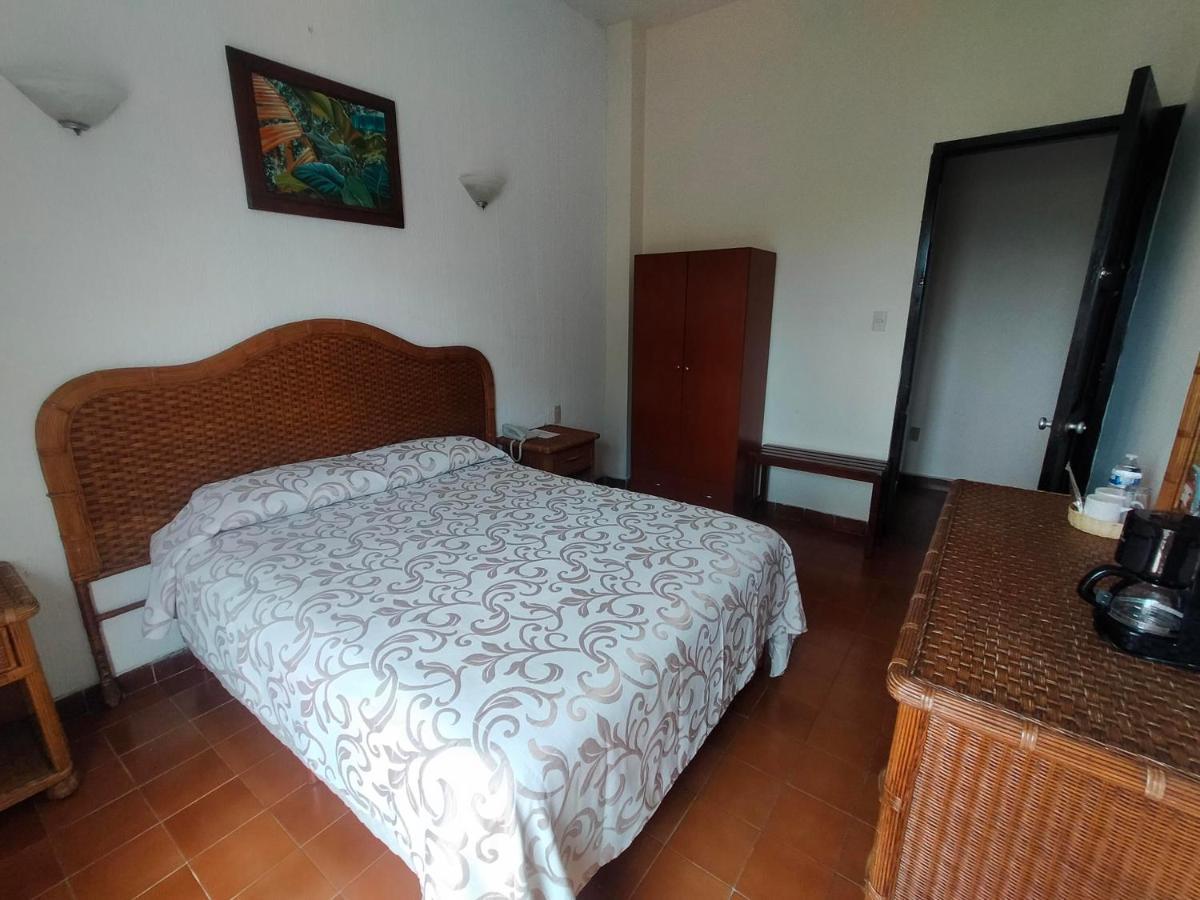 Hotel Posada Dona Lala ตลาโคตาลปัน ภายนอก รูปภาพ