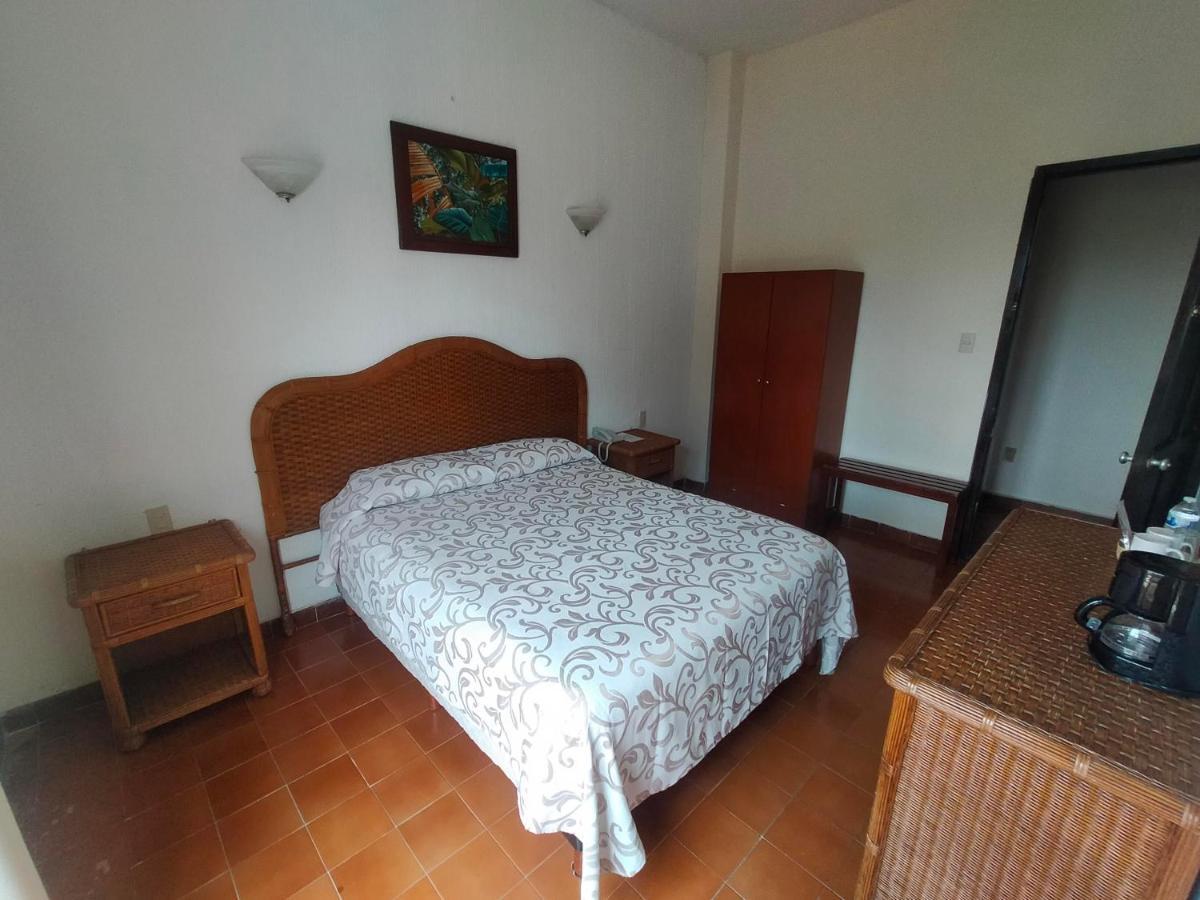 Hotel Posada Dona Lala ตลาโคตาลปัน ภายนอก รูปภาพ