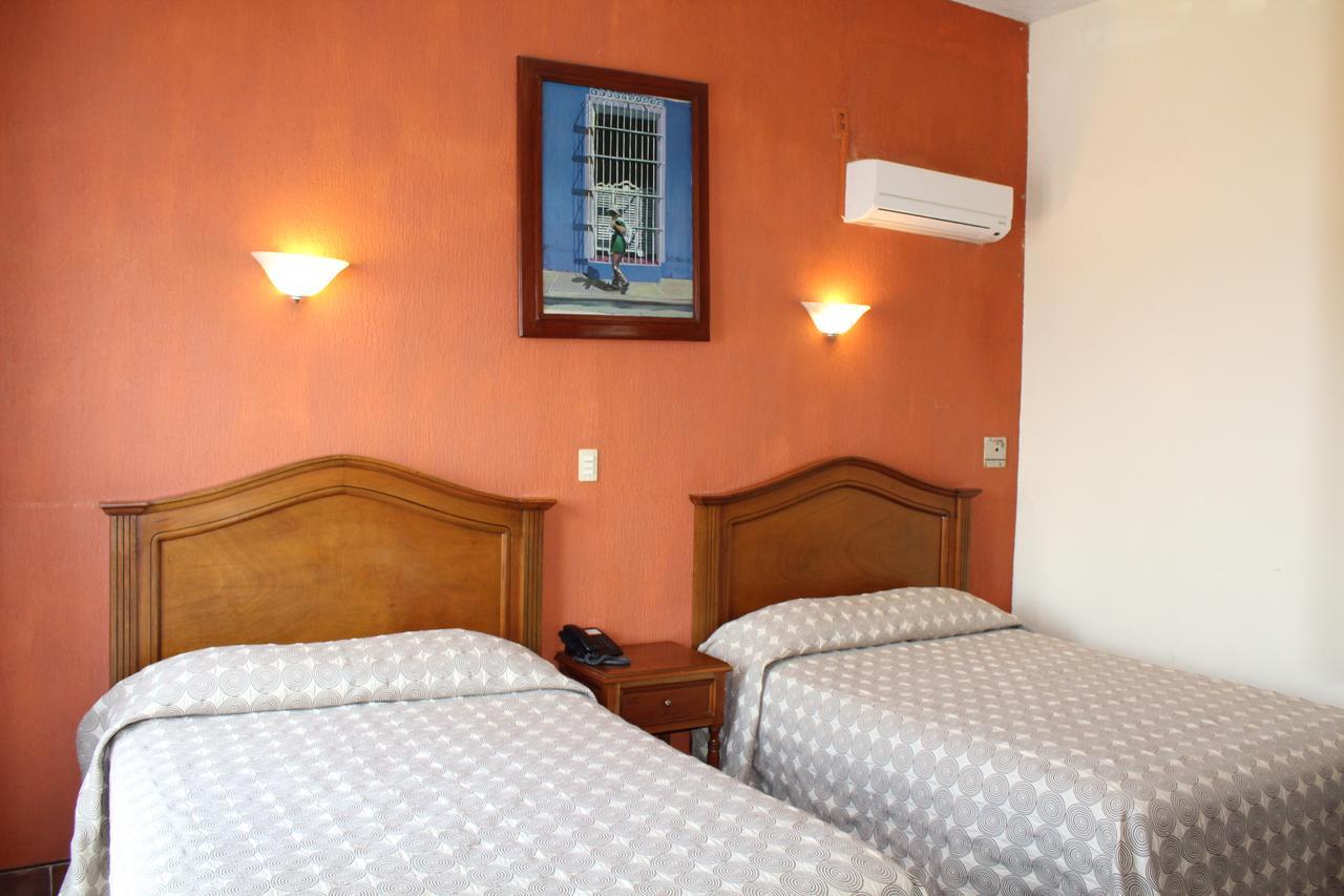 Hotel Posada Dona Lala ตลาโคตาลปัน ภายนอก รูปภาพ